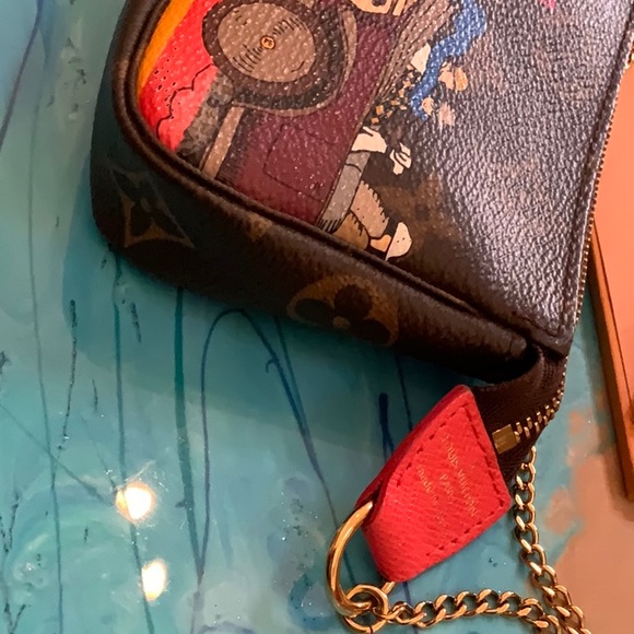 LOUIS VUITTON Collectable Pouch, Christmas Animation 2015, carried 3 times!k - Picture 3 of 6